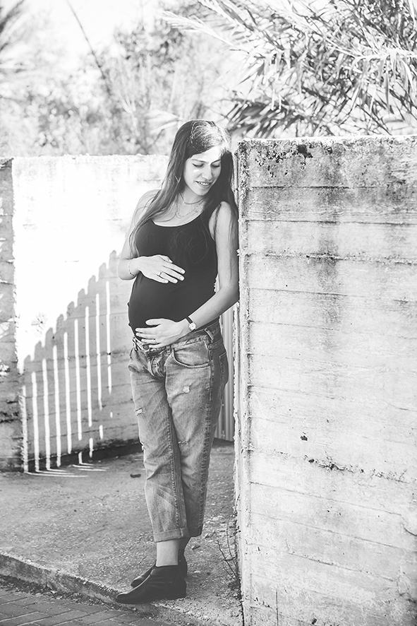 צילום אשה בהריון כפר מעש שחור לבן