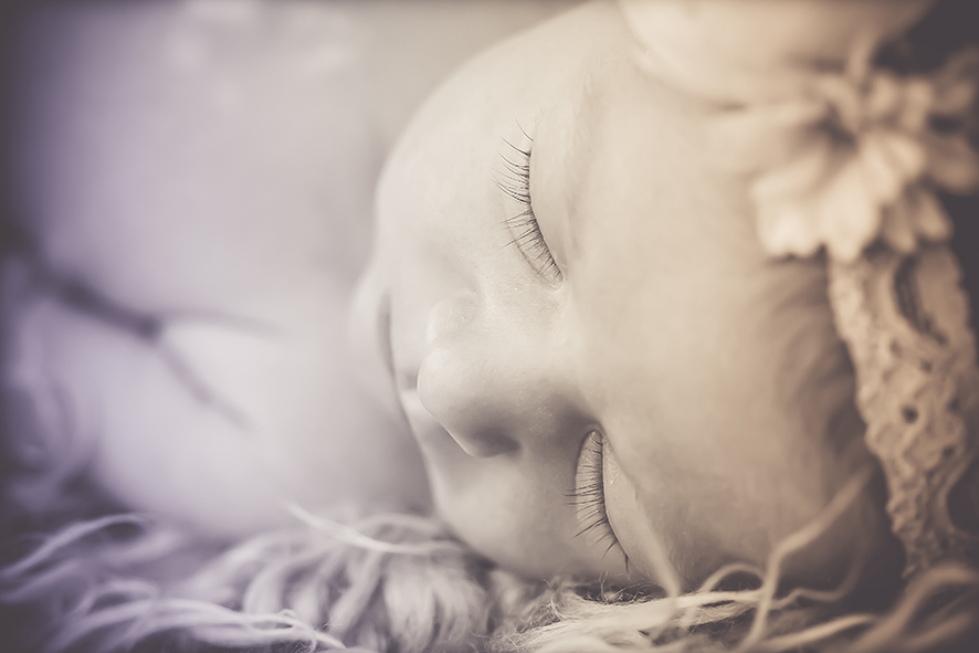 צילומי תינוקת עדשת מאקרו שחור לבן