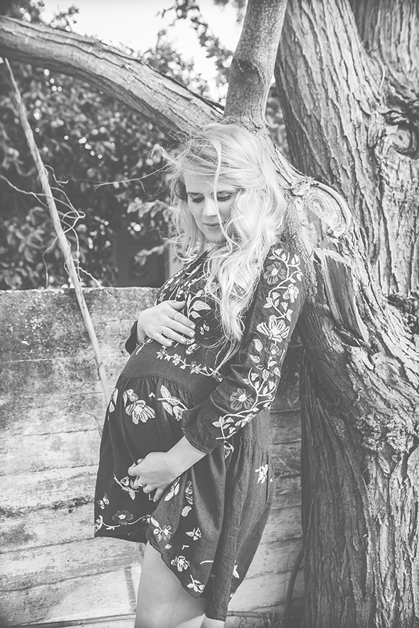 צילום הריון בכפר מעש שחור לבן