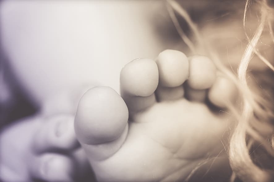 ניו בורן- תקריב בהונות