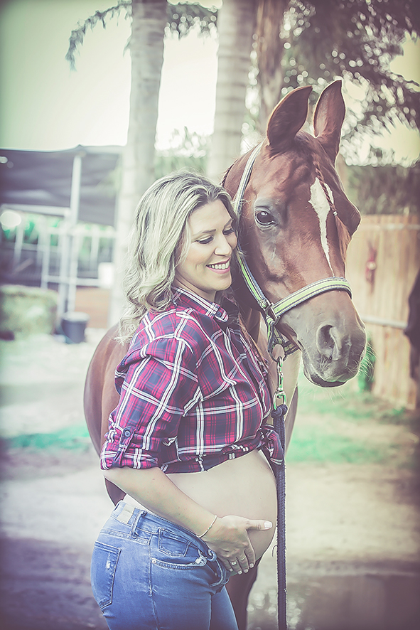 צילומי הריון בחוות סוסים