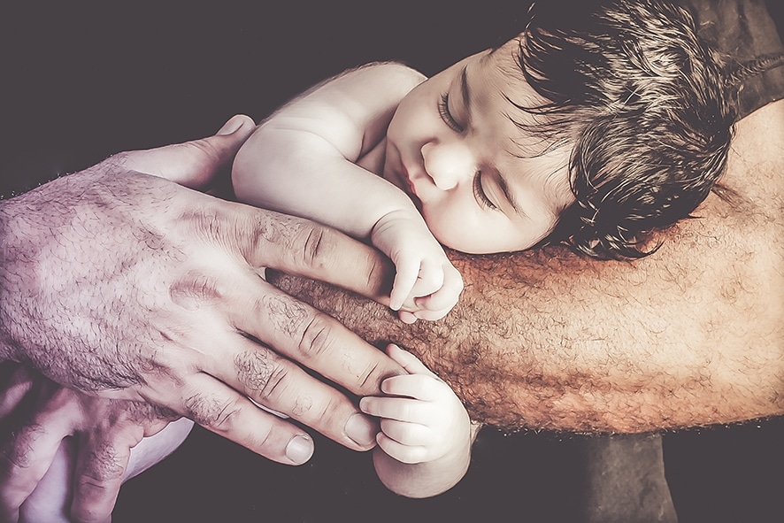 ניו בורן צילומי קלואז אפ רקע שחור