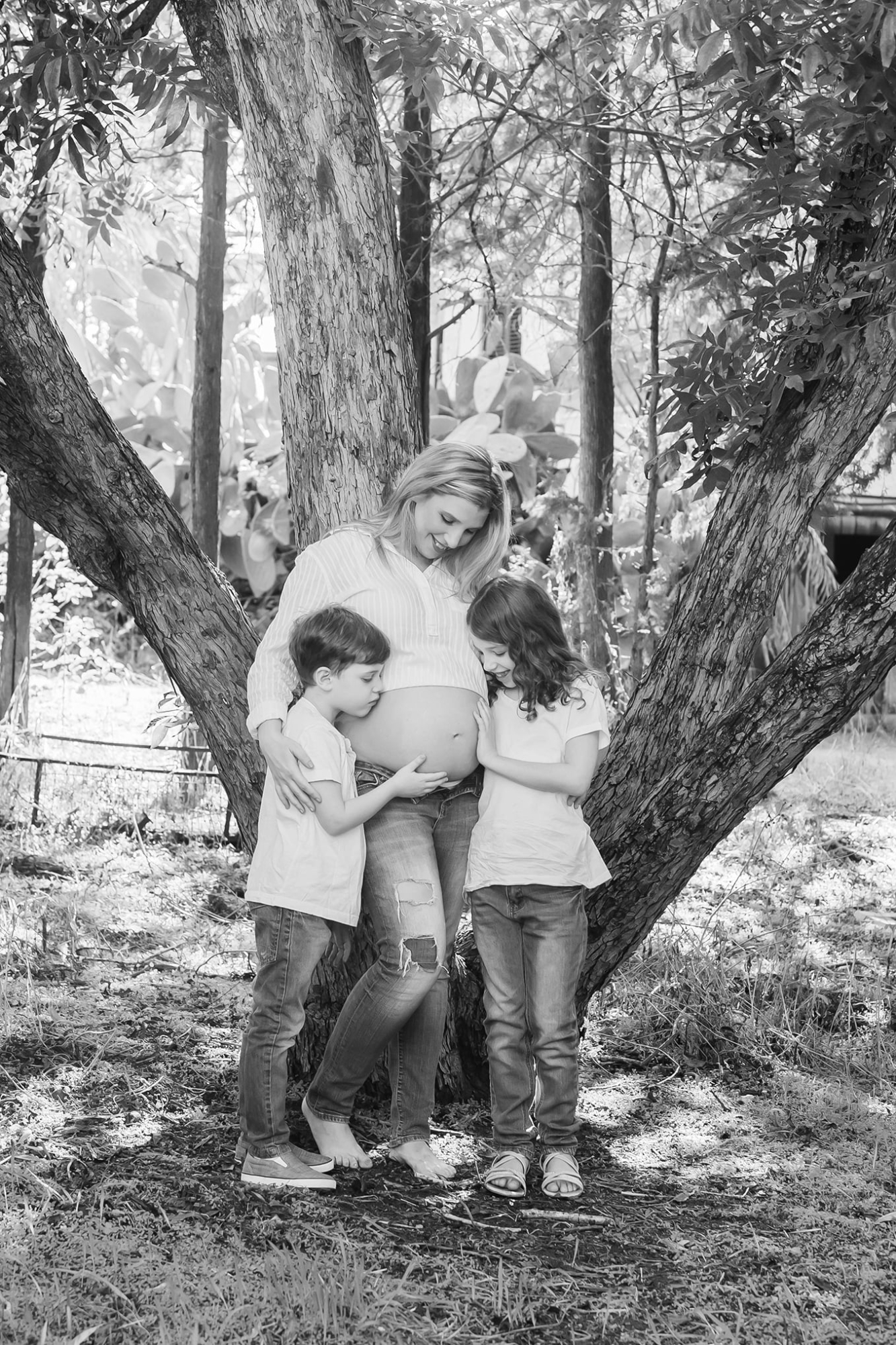 צילומי הריון עם משפחה בשחור לבן